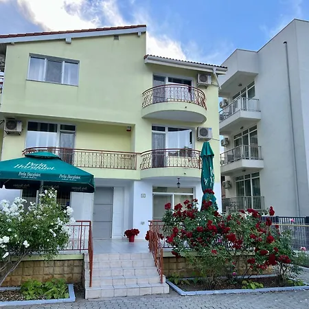 Casa Servus Junior 招待所 3*