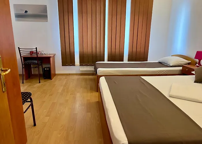 Casa Servus Junior 招待所 3*