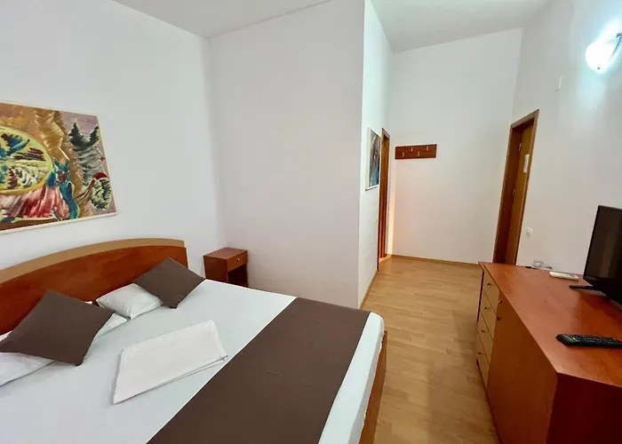 Casa Servus Junior 3* 那沃达利