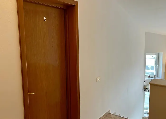 Casa Servus Junior 招待所 那沃达利