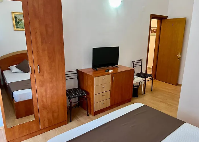 Casa Servus Junior 招待所 3*