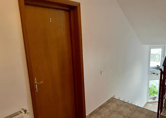 Casa Servus Junior 招待所 那沃达利